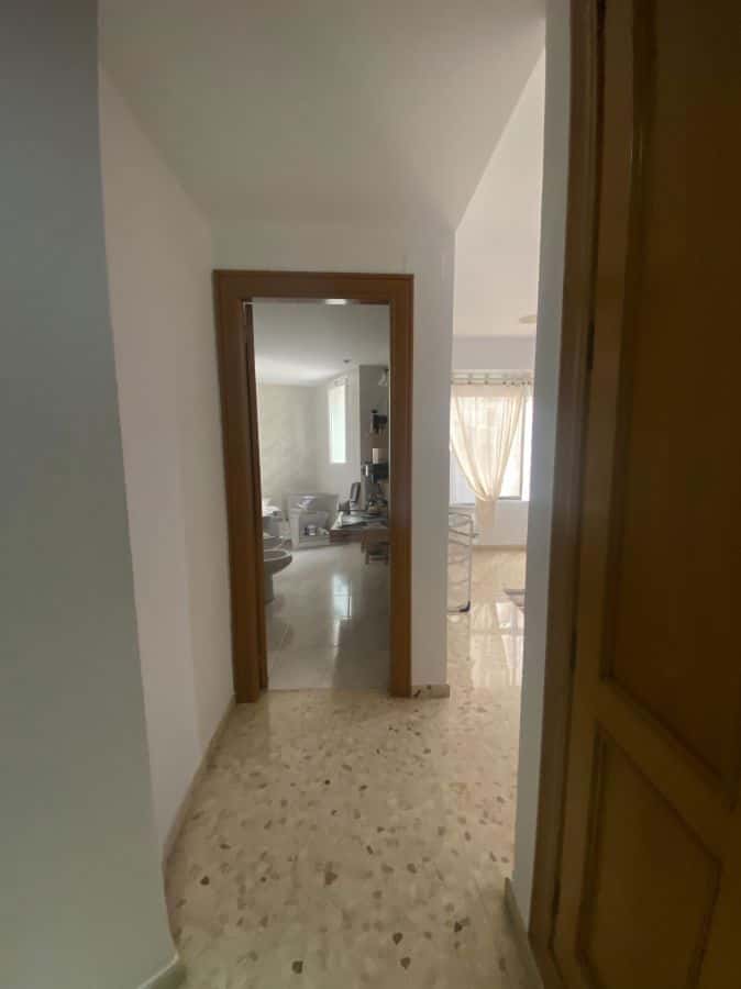 Habitación en piso de 5 habitaciones en El Pla Del Real