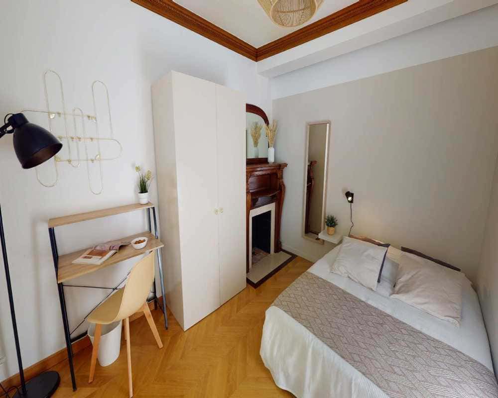 Chambre dans le Rue Danton