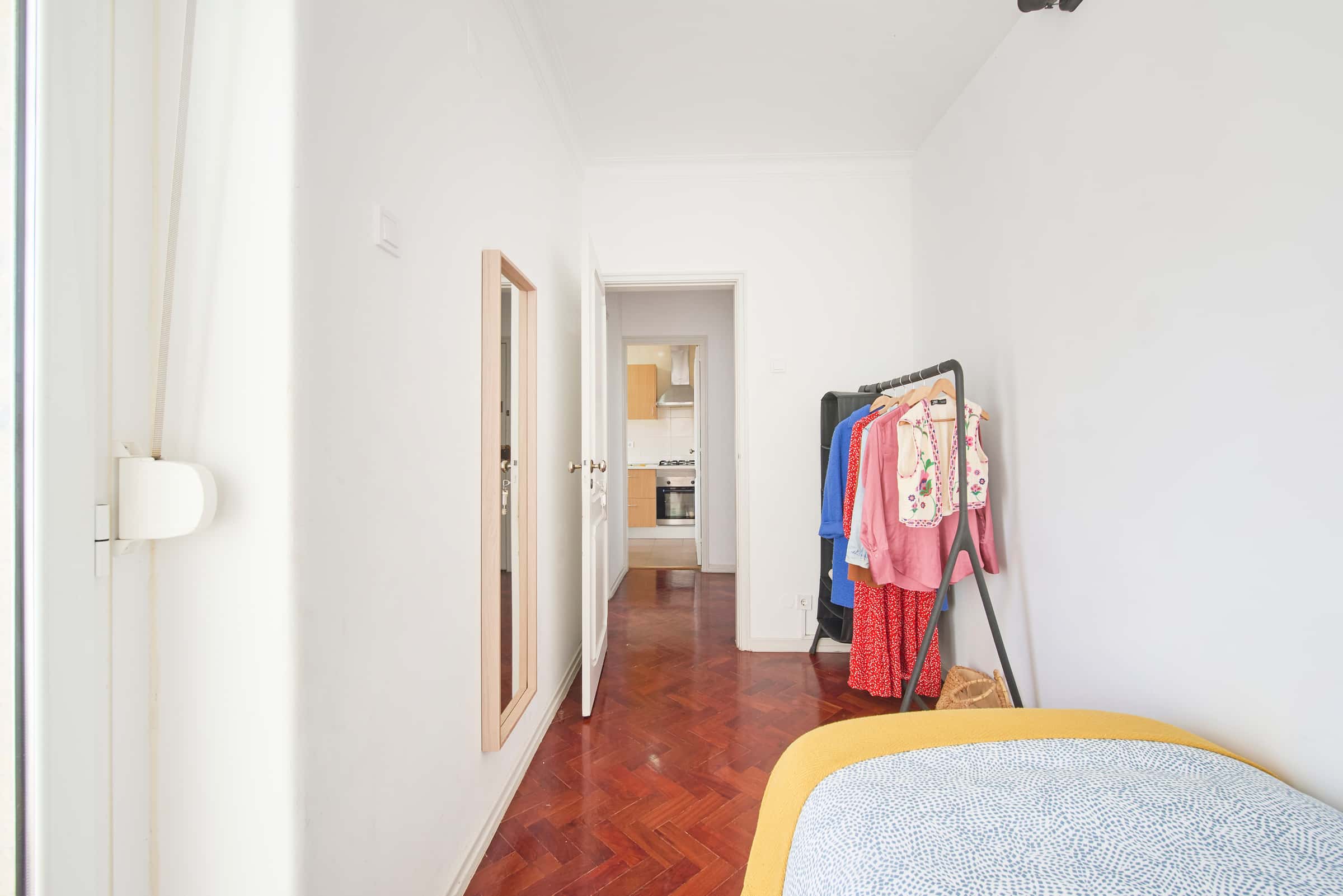 Bedroom in a 7-bedroom apartment in Lisbon - Room 2