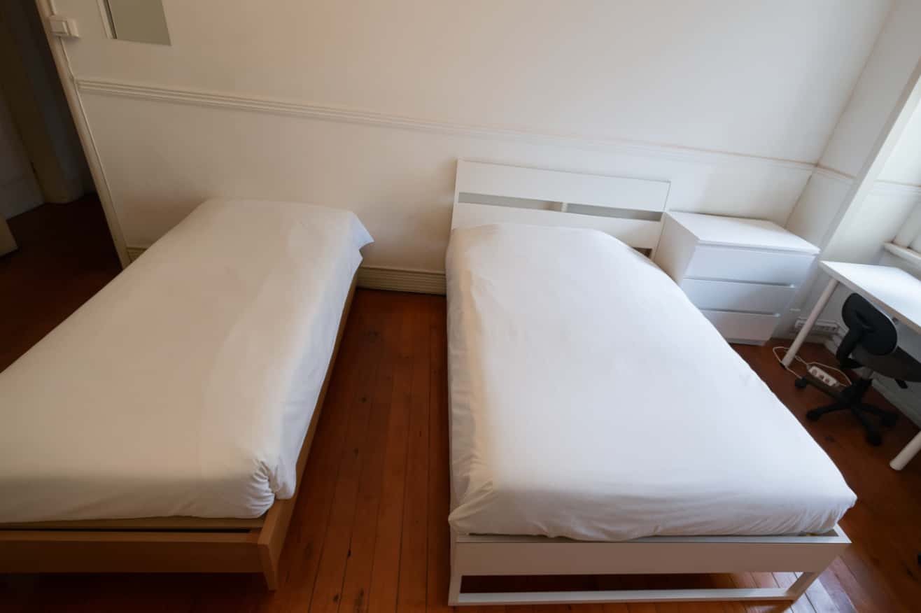Quarto com várias camas em apartamento com 6 quartos - FLAT A - A5
