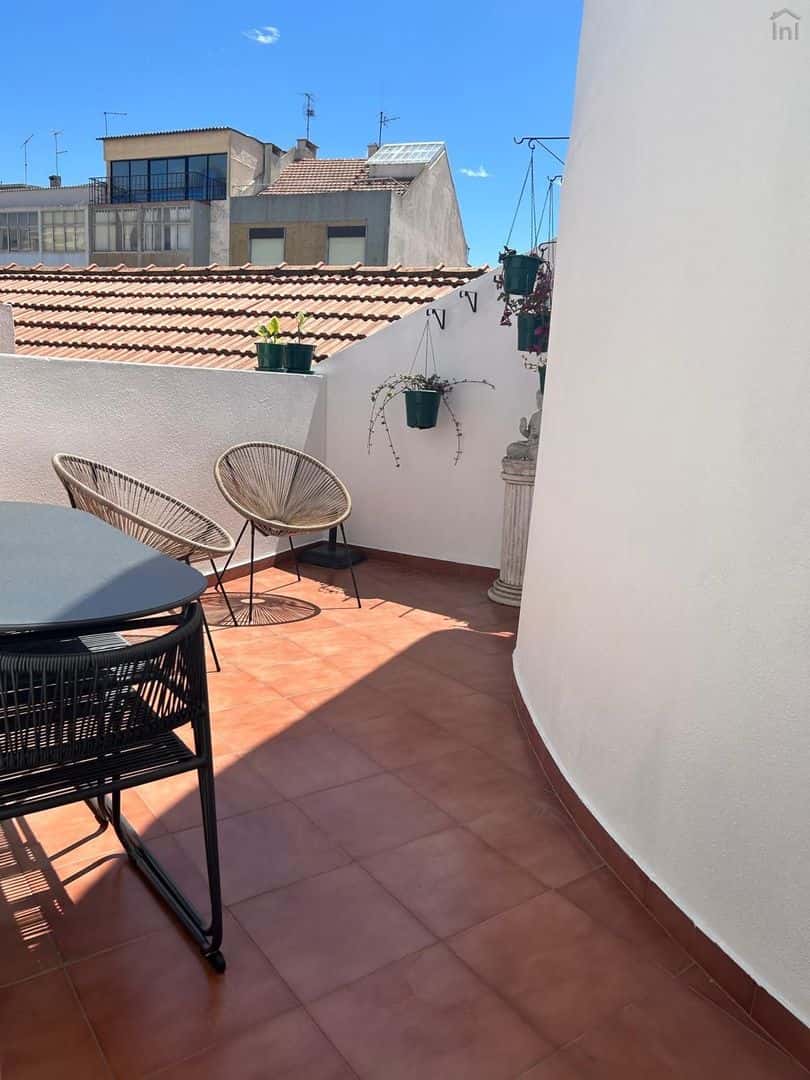Cozy apartment with private terrace in Lisbon