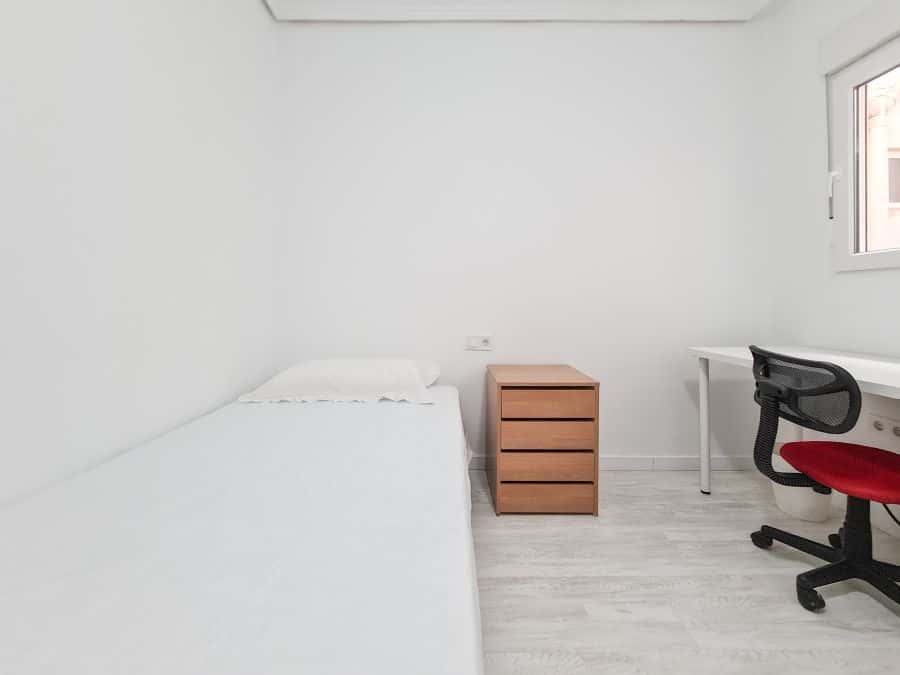 Habitación en piso de 5 habitaciones en Camins Al Grau