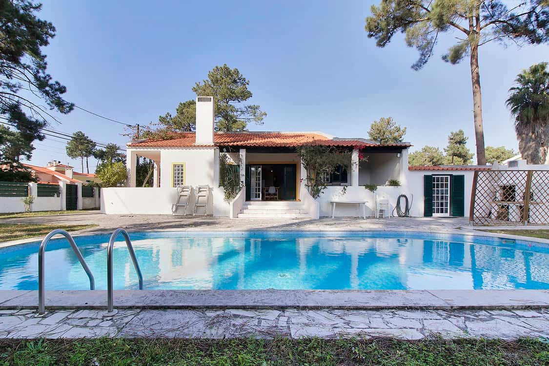 Private House in Avenida Parque Natural da Arrábida, Corroios with 215 m² and 4 bedrooms