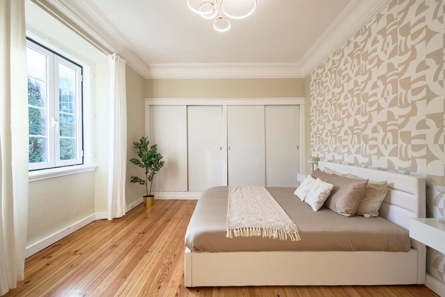 Room 9 - 51. Av. João Crisóstomo 25 3