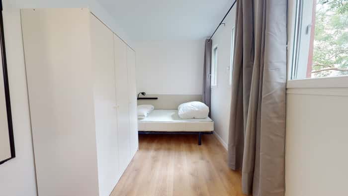 Listing photo thumbnail