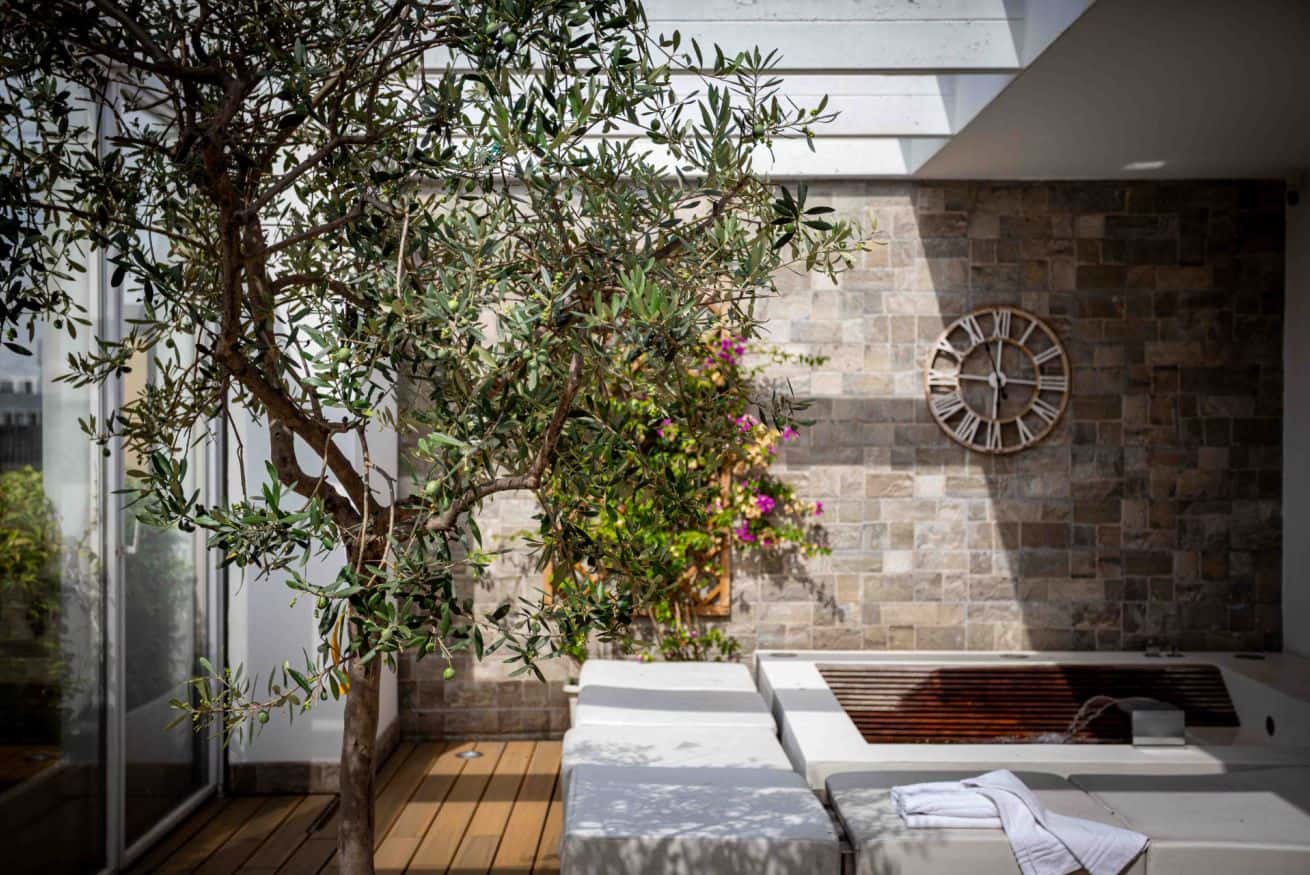 Straordinario trilocale con terrazza e vasca all'aperto