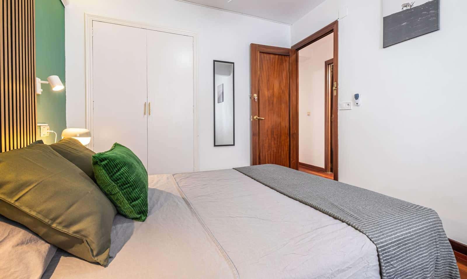 Double bed in Rooms for rent in Alicante