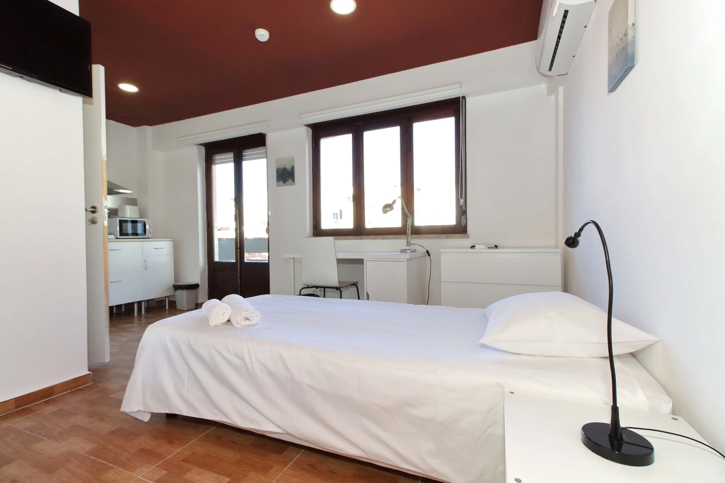 Room-Studio in Rua Ferreira Lapa, Lisbon (Students only)