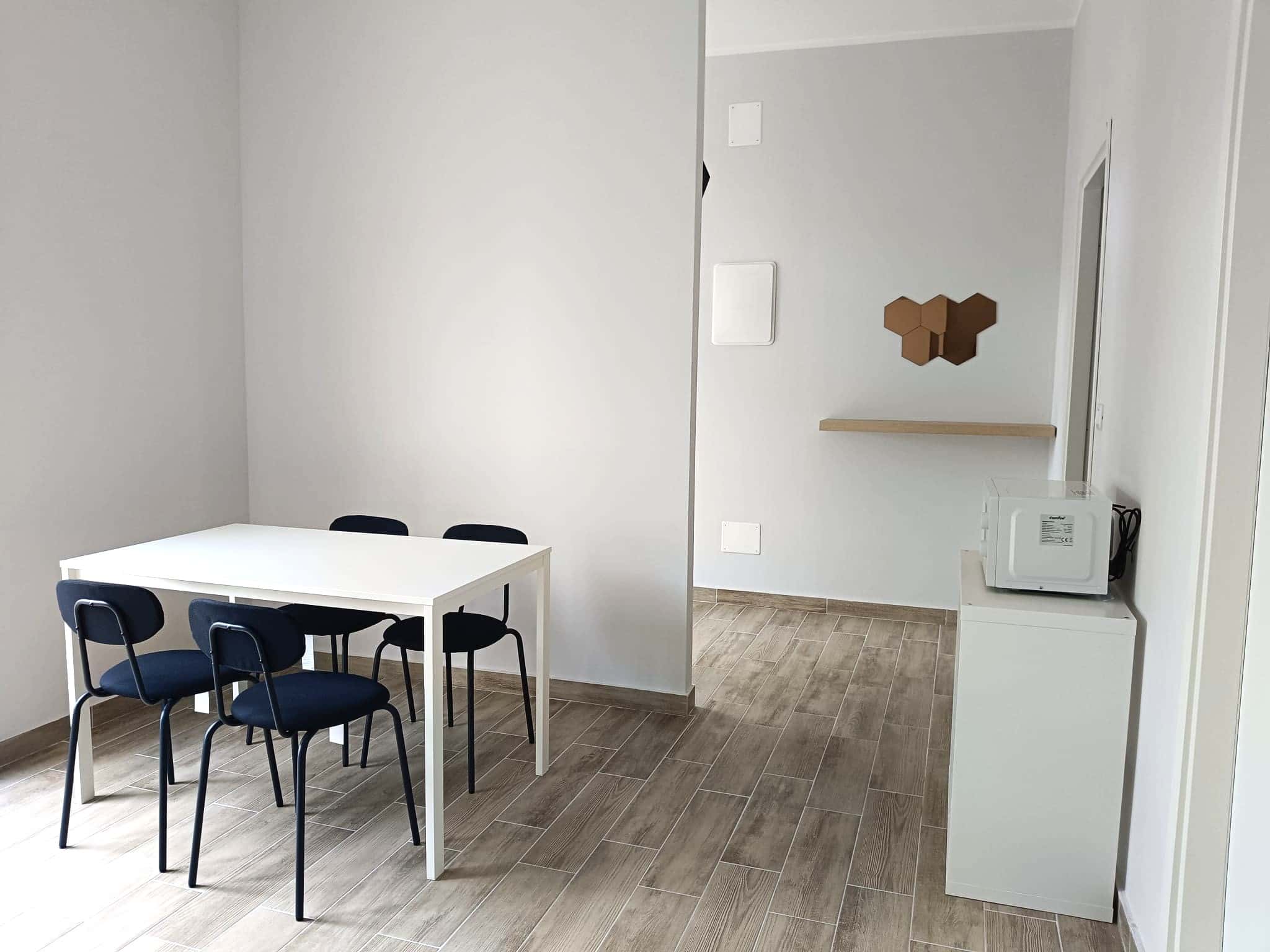 Huge Single Room with Private Bathroom – Walking Distance to Università degli Studi “G. d’Annunzio”, Pescara (Via Pindaro 42)