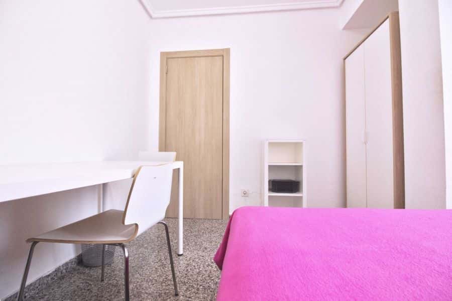 Habitación en piso de 5 habitaciones en Algirós