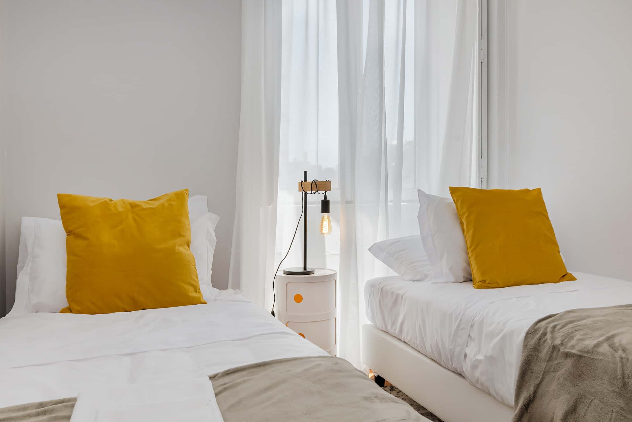 Room in a 5-bedroom apartment in Rua António Pedro, Lisbon - Alfama Fado Room