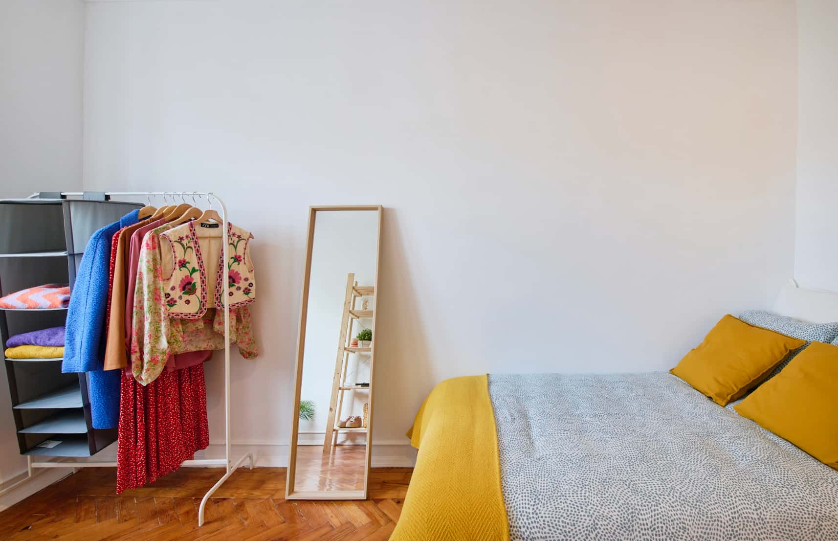 Room in Rua Luis Augusto Palmeirim, Lisboa - Room 3 (close from metro station)