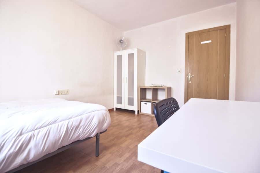 Habitación en piso de 4 habitaciones en Algirós