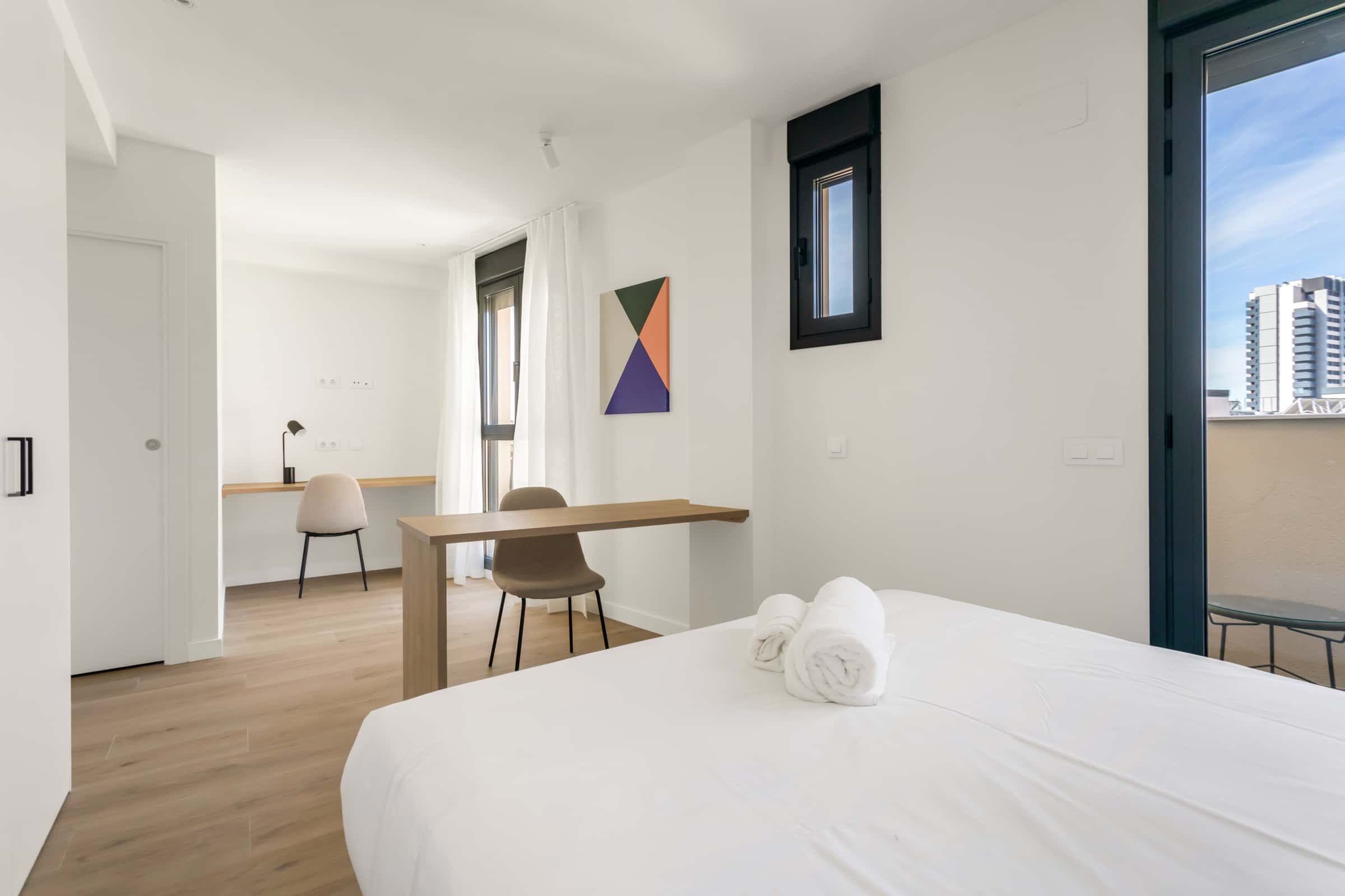 Double room with balcony  with private bathroom for two