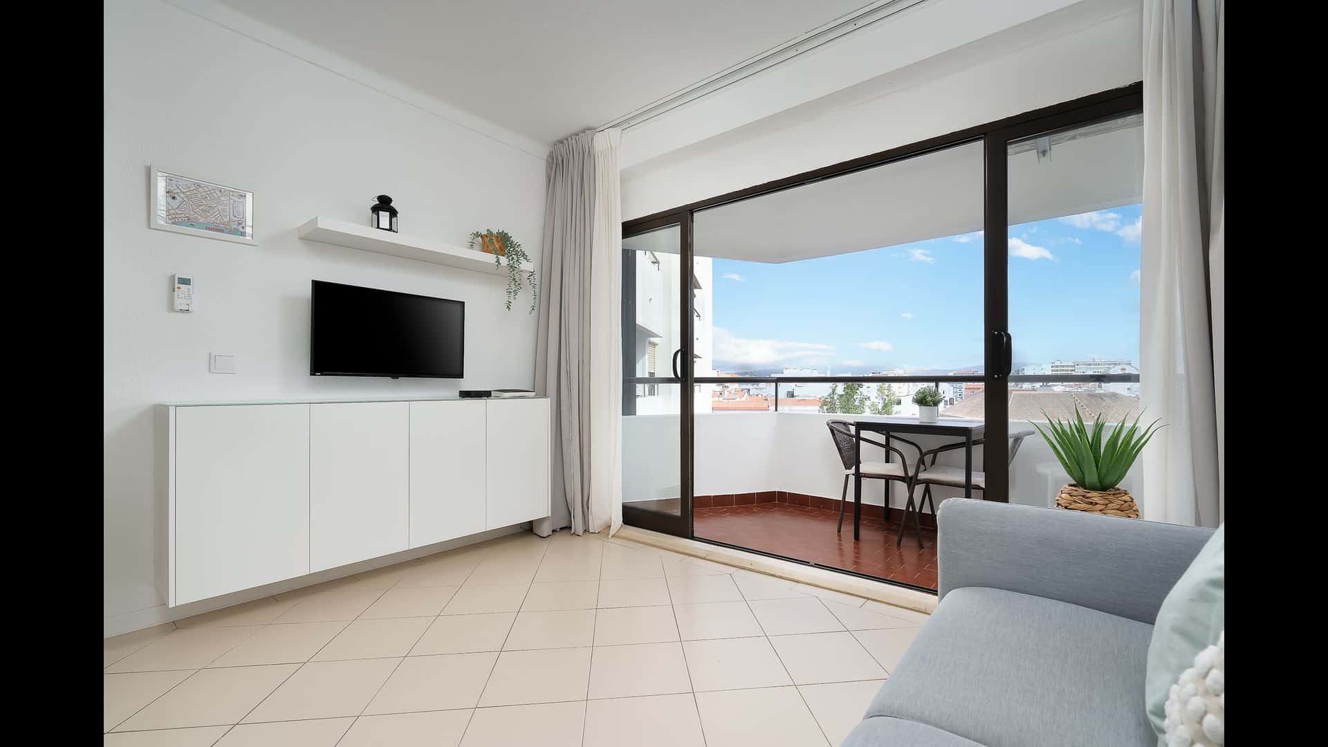 Sunny Studio W/ Balcony in Portimão