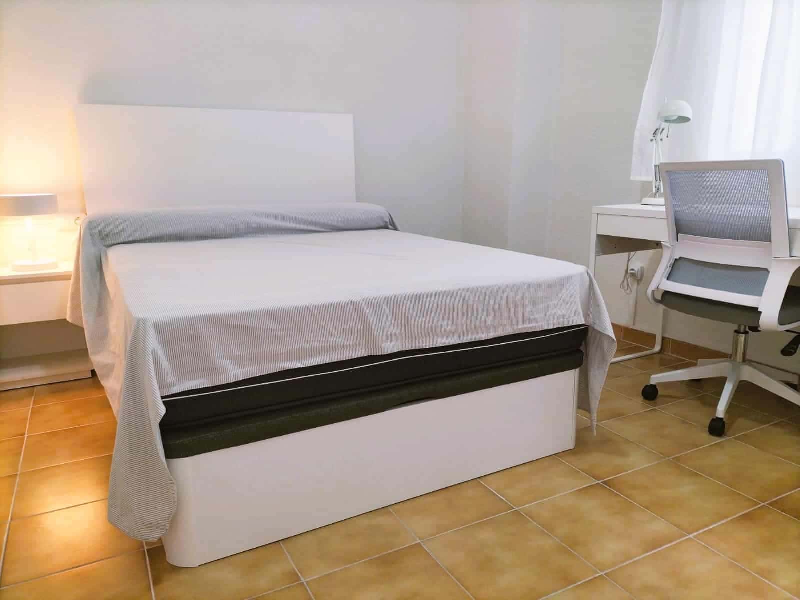 Habitacion privada en Carrer de l'Olivereta , Valencia