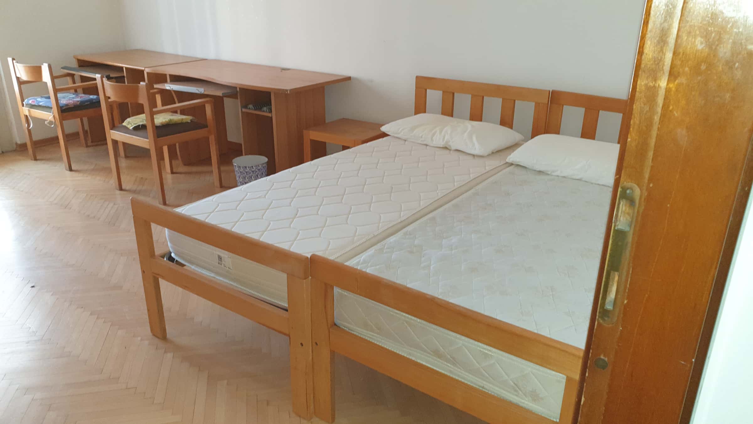 A25/S3 - stanza con due letti uniti e balcone, vicino alla BUC e al Centro Storico, a Trento