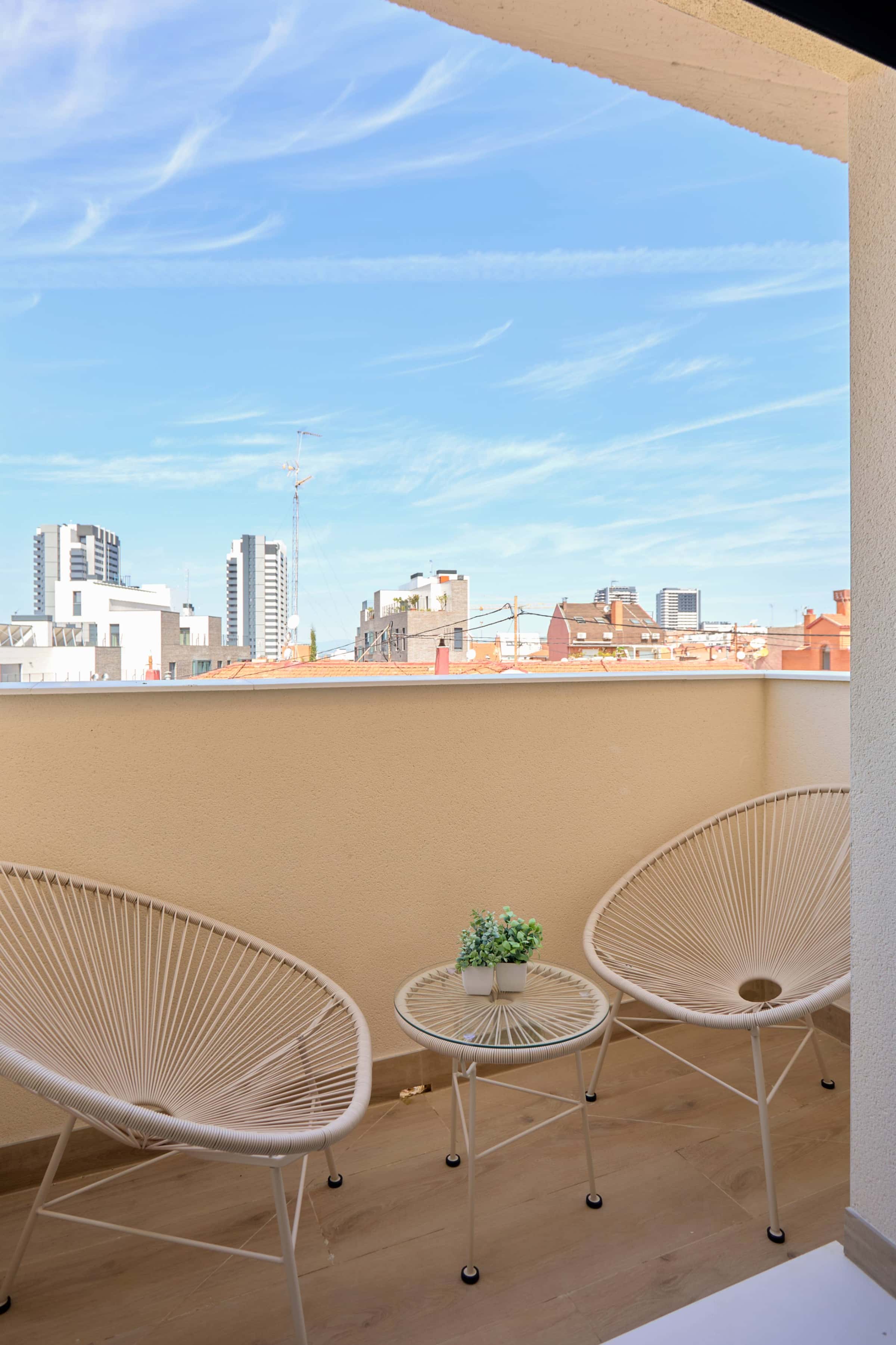 Double room with balcony  with private bathroom for individual use