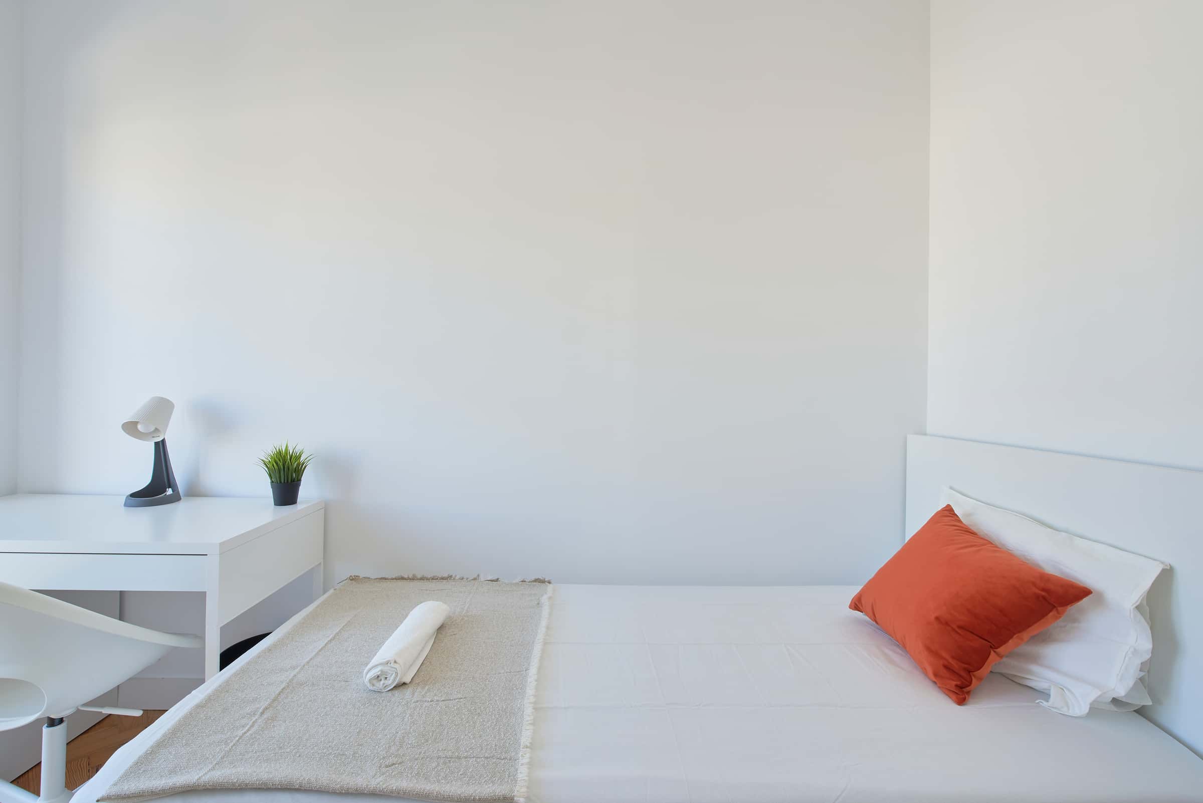 Bedroom with balcony in a 9-Bedroom Apartment in Rua Jorge Ferreira de Vasconcelos, Lisbon - Room 4