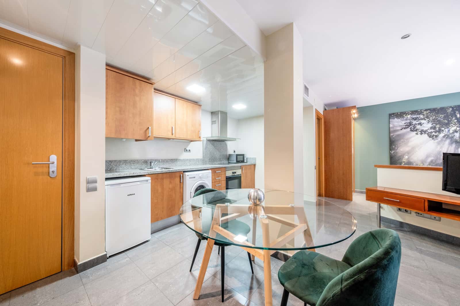 UNI1706 · Modern studio for 2 in City Centre