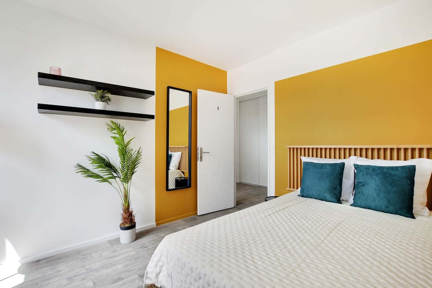Move into this 10 m² room with contemporary style in coliving at KremlinBicêtre