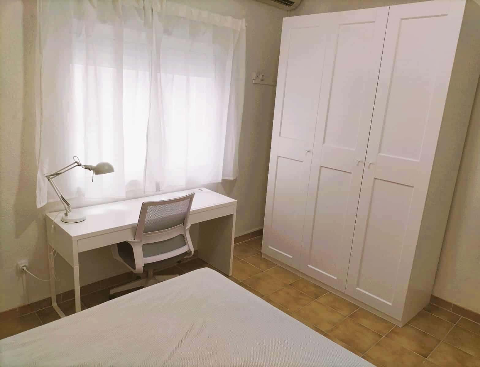 Habitacion privada en Carrer de l'Olivereta , Valencia