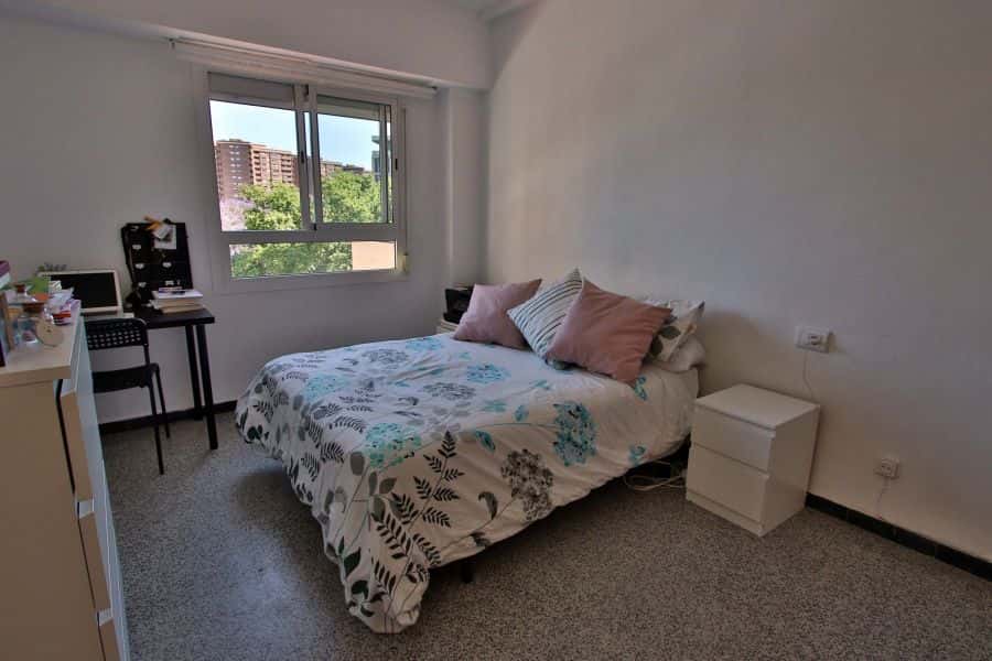 Habitación en piso de 4 habitaciones en Ciutat Universitaria