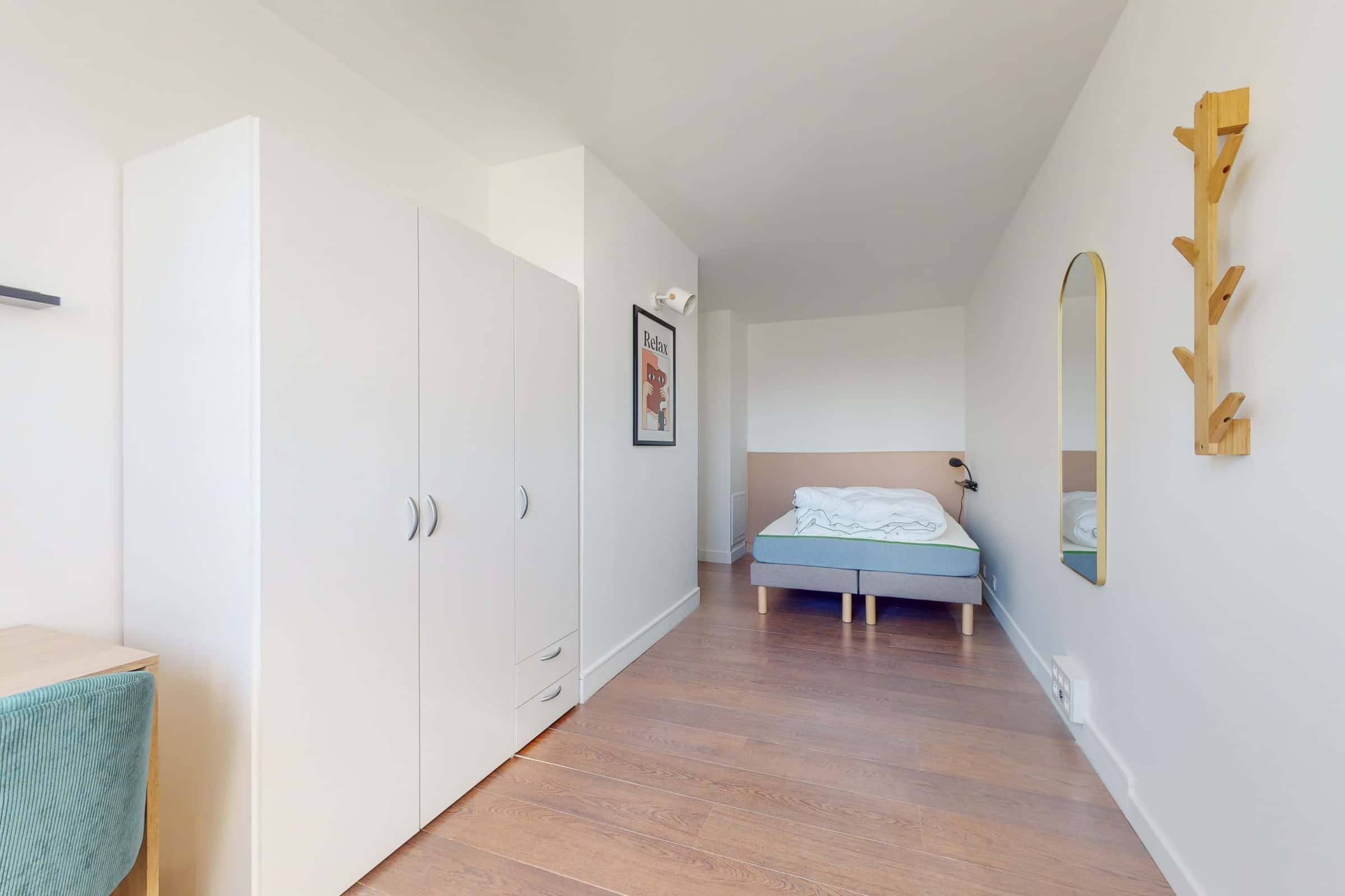 Bezons Camille Desmoulin - Private Room (1)