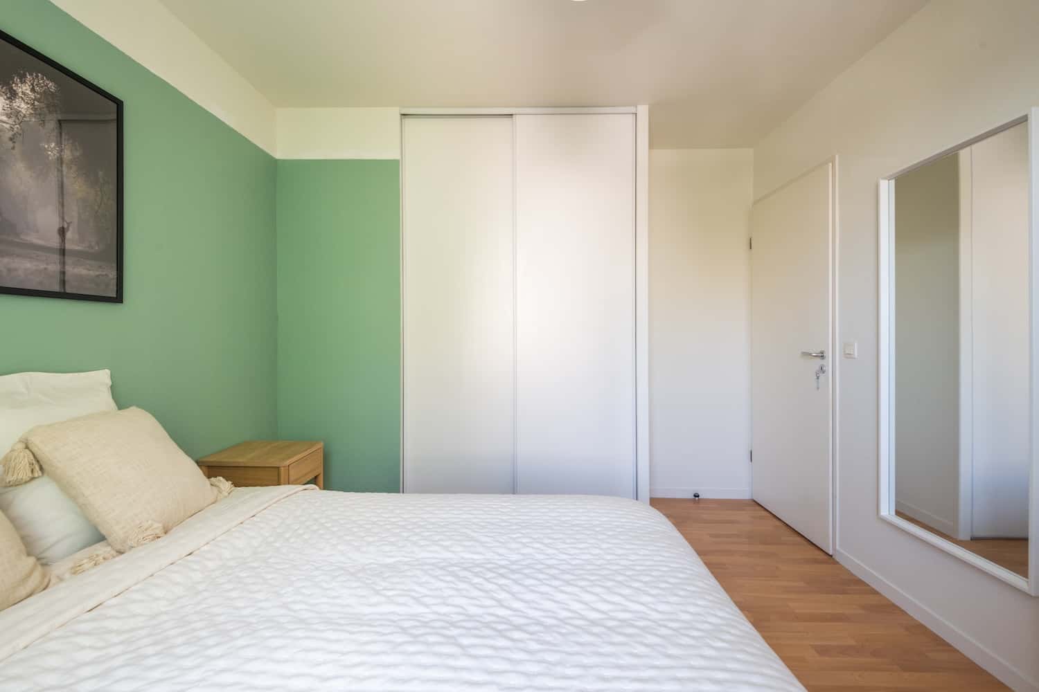 Move into this 11 m² bedroom