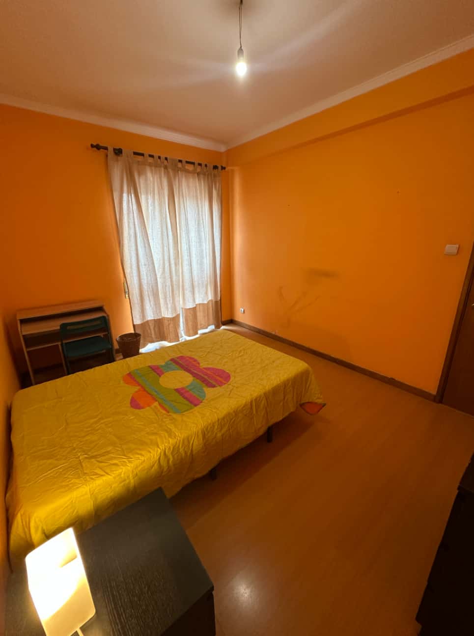 Room in a 4-bedroom apartment in Porto - Room 1