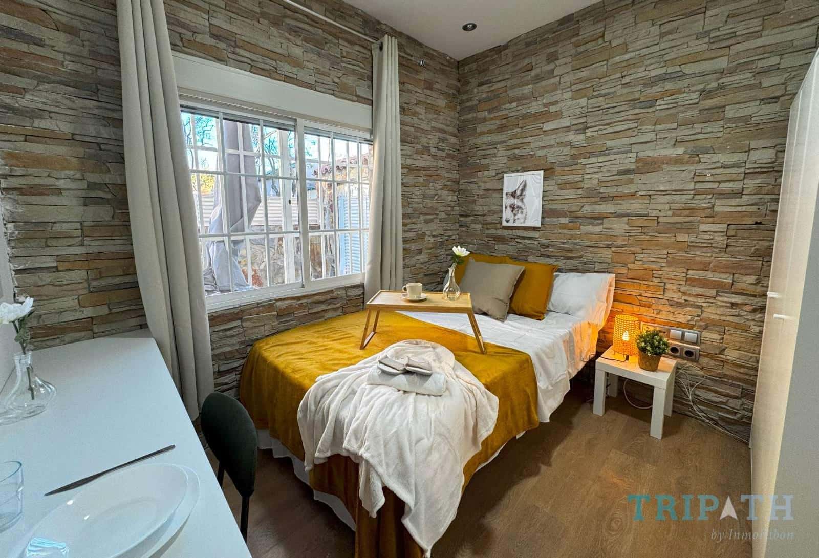 Double bed in Magnificent rooms for rent located in Madrid
