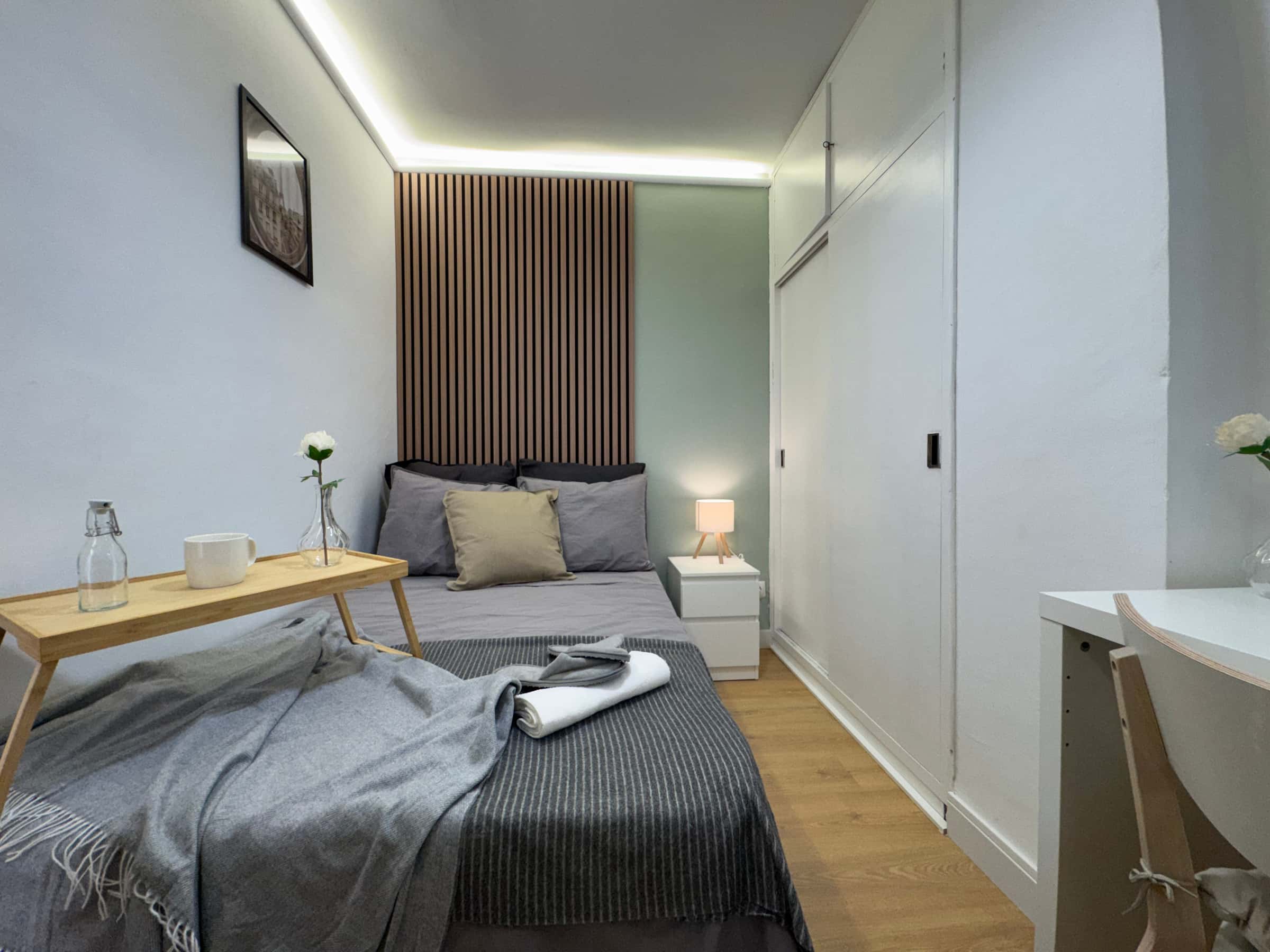 Zimmer in Plaza Villafranca de los Barros, Madrid für 100 m² mit 5 Schlafzimmer