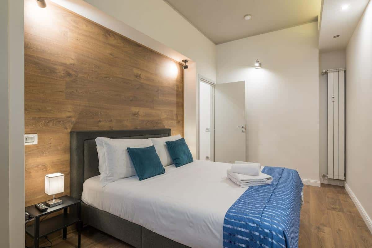 033 - Pomezia - La luna nel pozzo a Roma