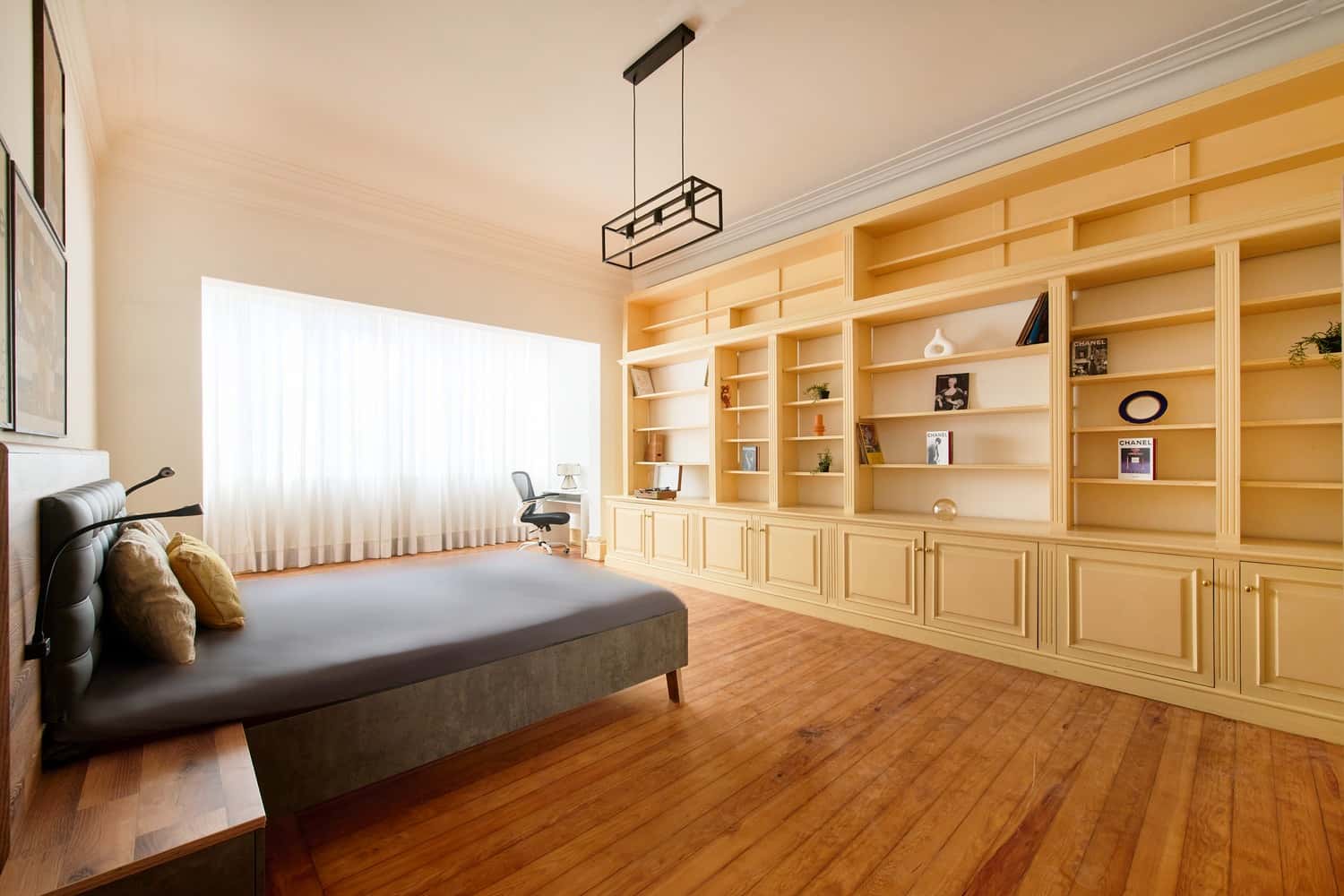 Room 8 - 71. Avenida Álvares Cabral 28 1E