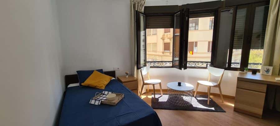 Habitación en piso de 7 habitaciones en Ciutat Vella