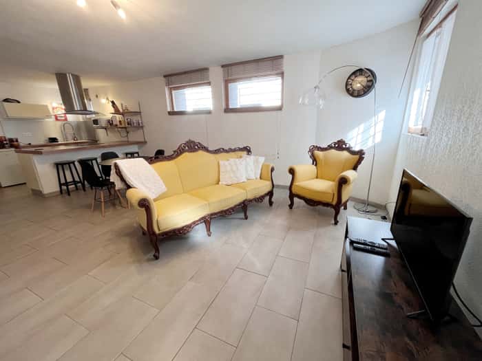 Listing photo thumbnail