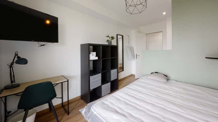 Listing photo thumbnail