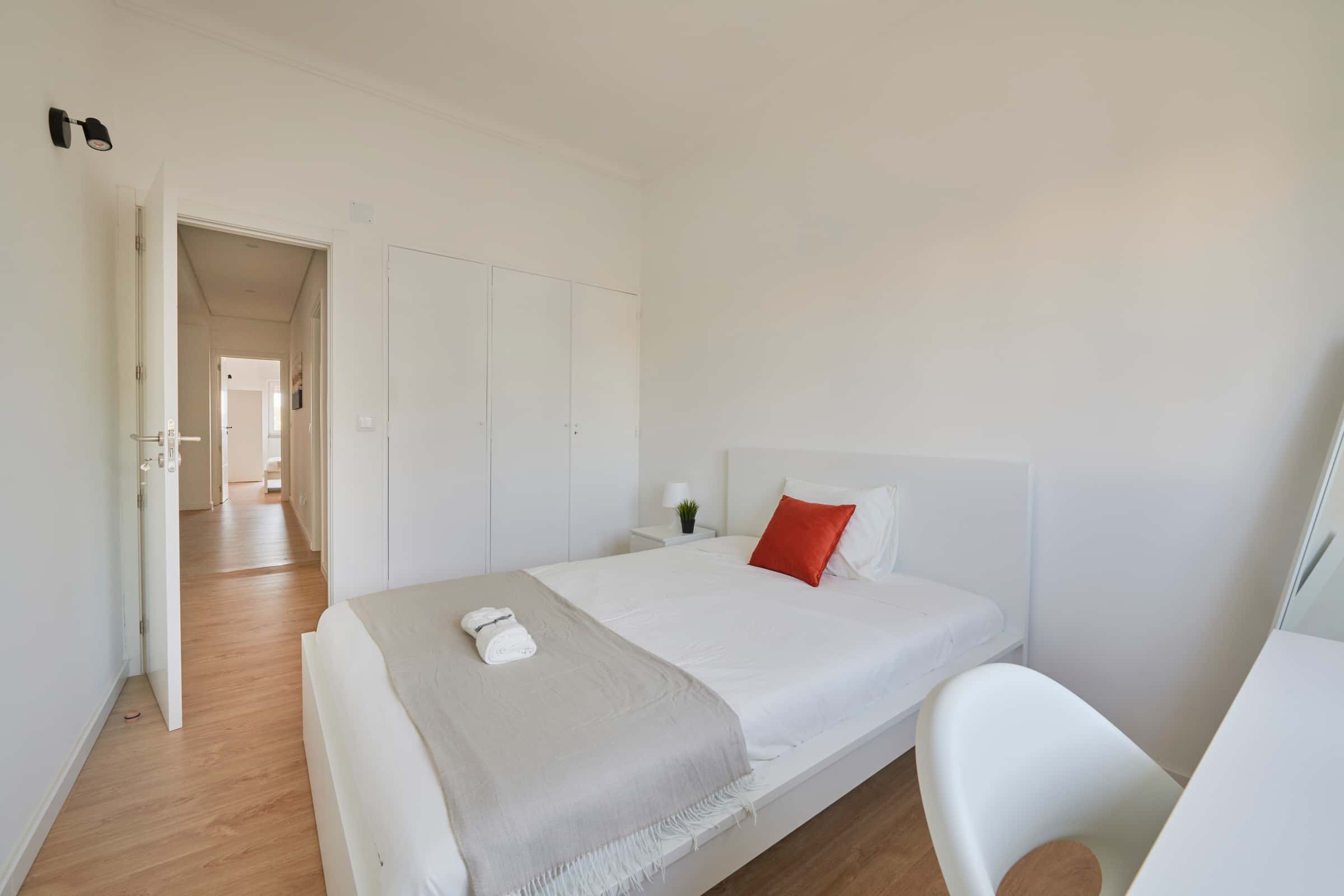 Bedroom in a 7-Bedroom Apartment in Rua Actor António Silva, Lisbon - Room 6