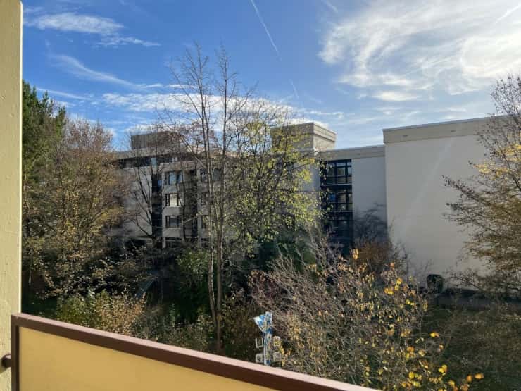 U-Bahn gleich nebenan - Großes Zimmer mit Balkon - Foto 5