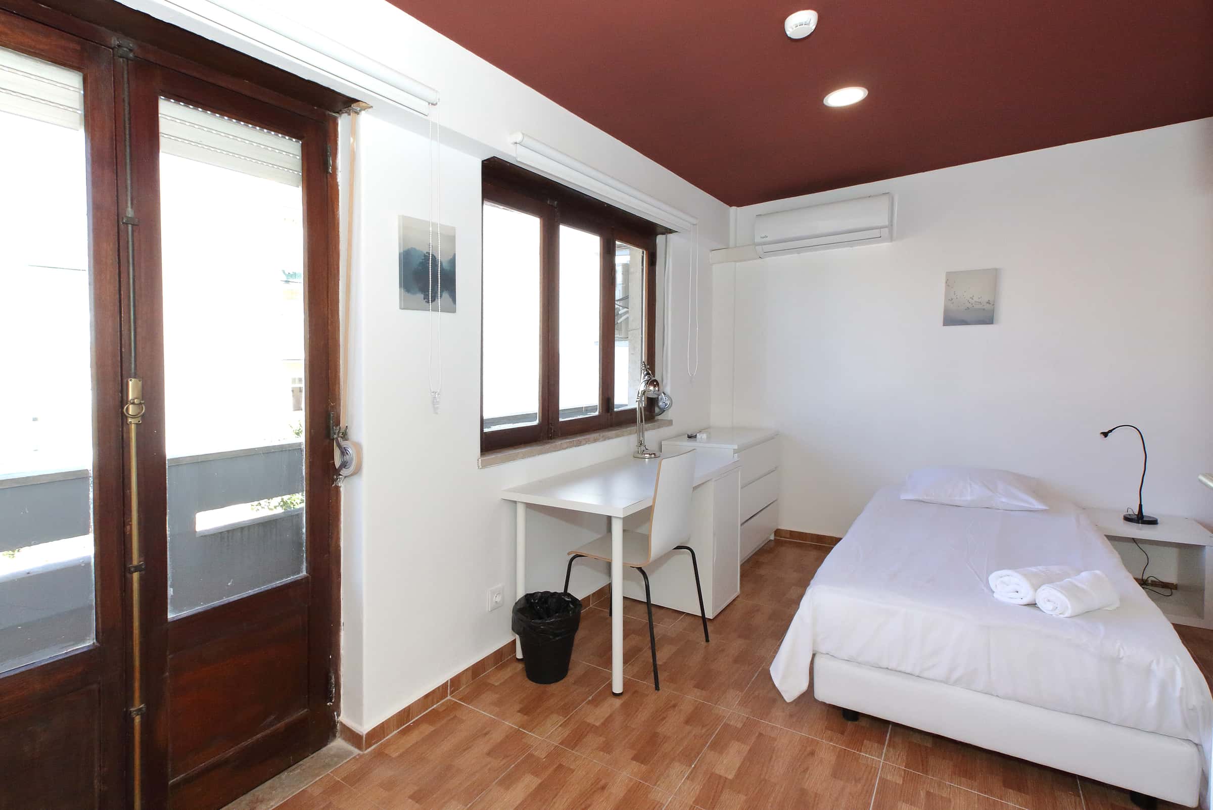 Room-Studio in Rua Ferreira Lapa, Lisbon (Students only)