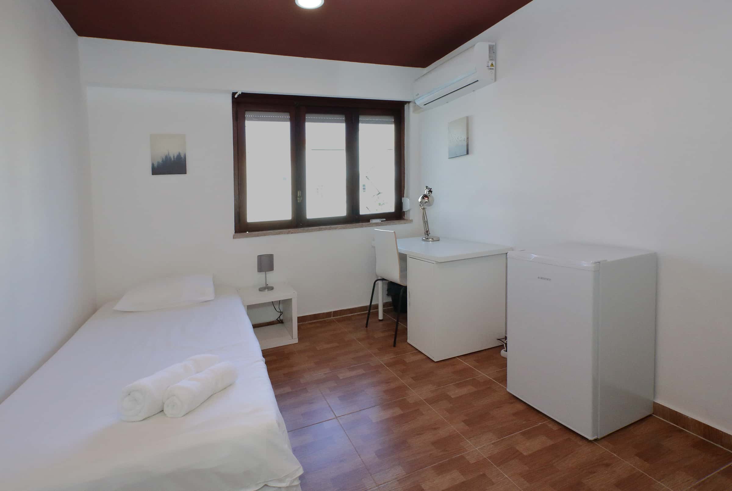 Room in Rua Ferreira Lapa, Lisbon (Students only)