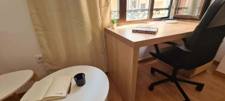 Habitación en piso de 7 habitaciones en Ciutat Vella