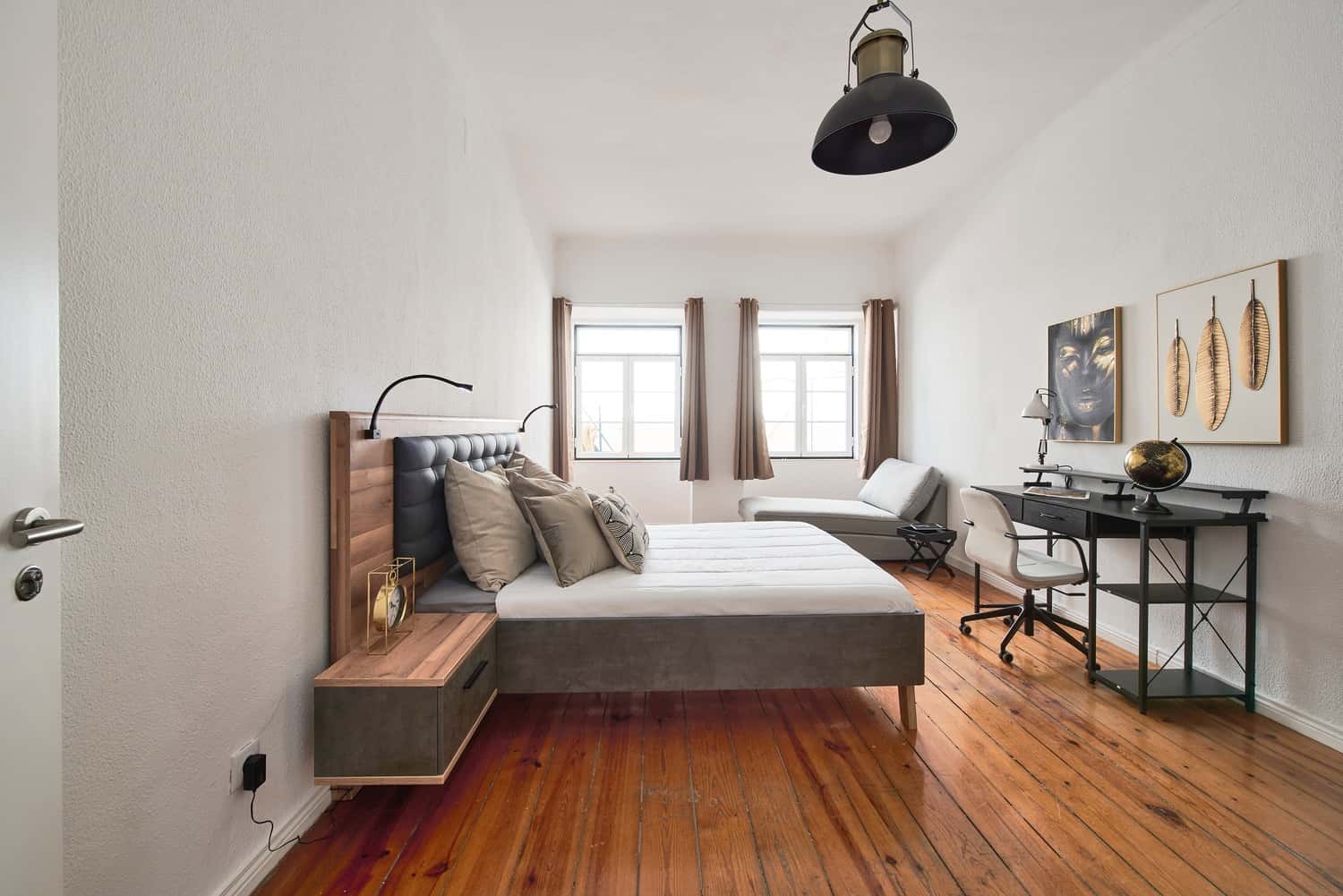 Room in Calçada de Santo André 90, 1100-595 Lisboa, Portugal