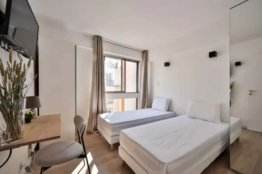 Apartment in Pass. Delessert, 75010 Paris, France