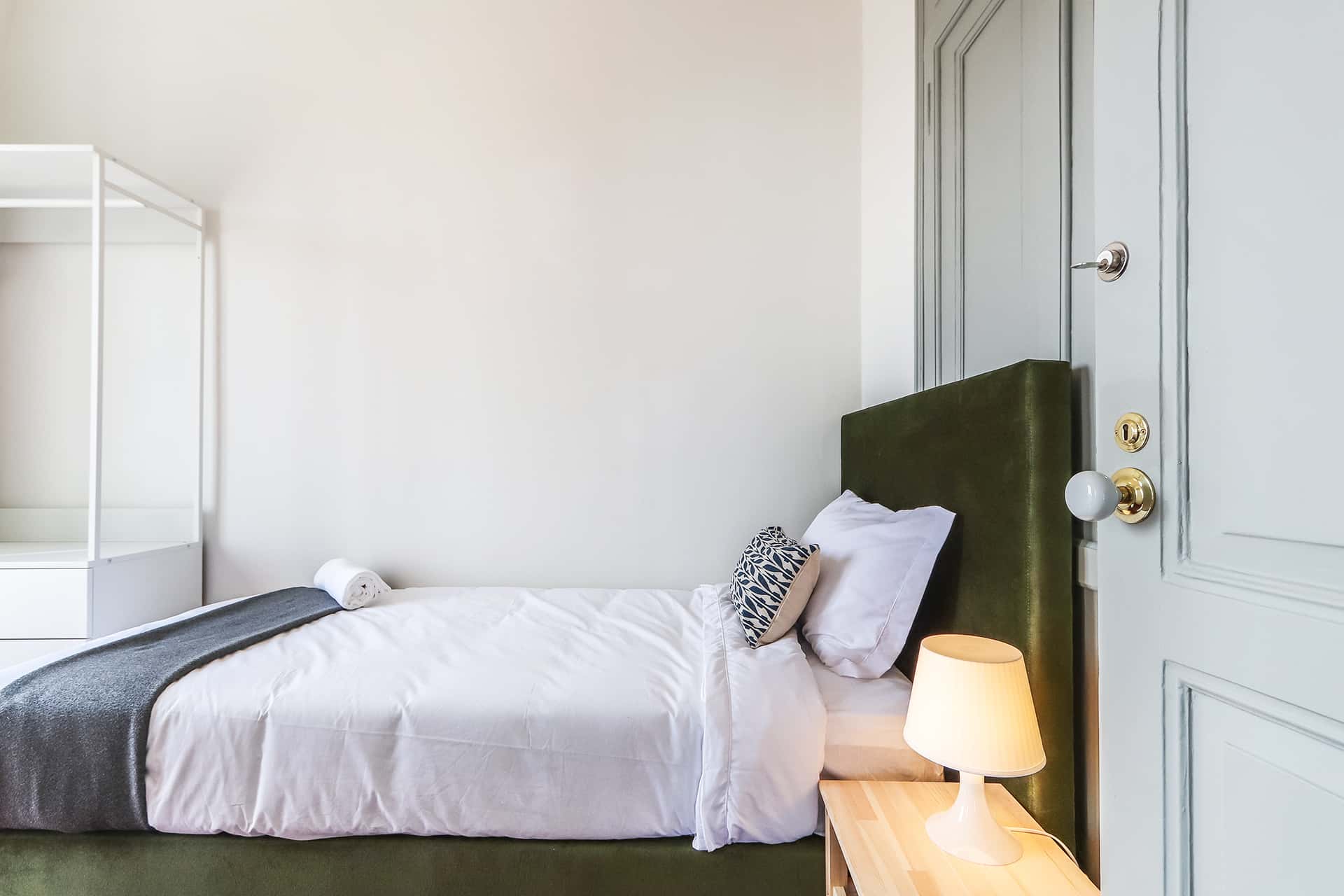 Bright single bedroom with balcony in Campo de Ourique - Room 1