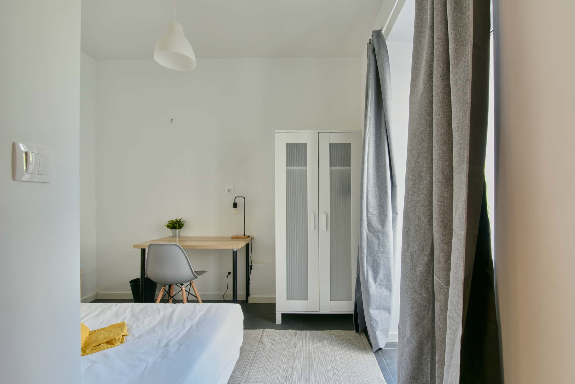 Bedroom in a 7-bedroom apartment in R. David Lopes, Lisbon - Room 206