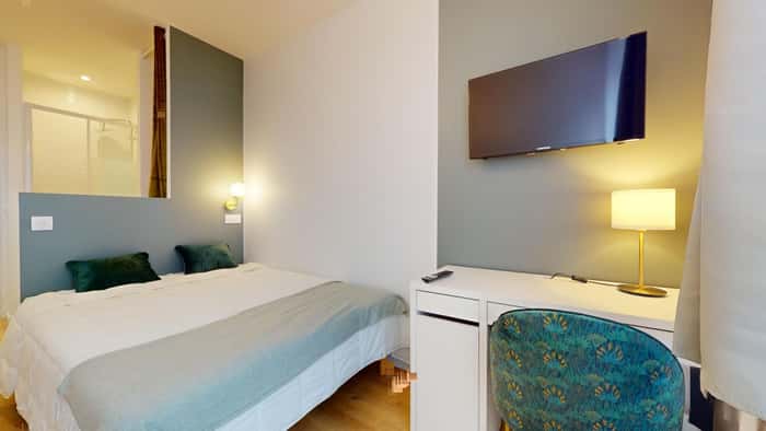 Listing photo thumbnail