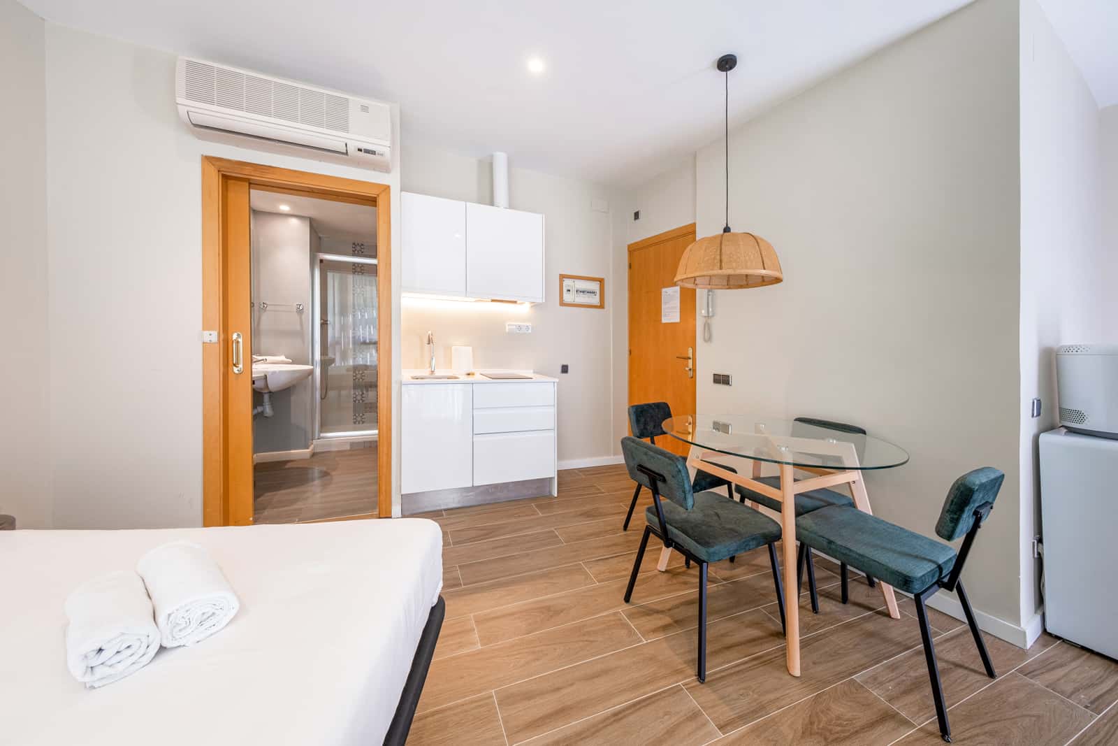 TIRADORS - TI403 · Monthly comfy Studio in Born