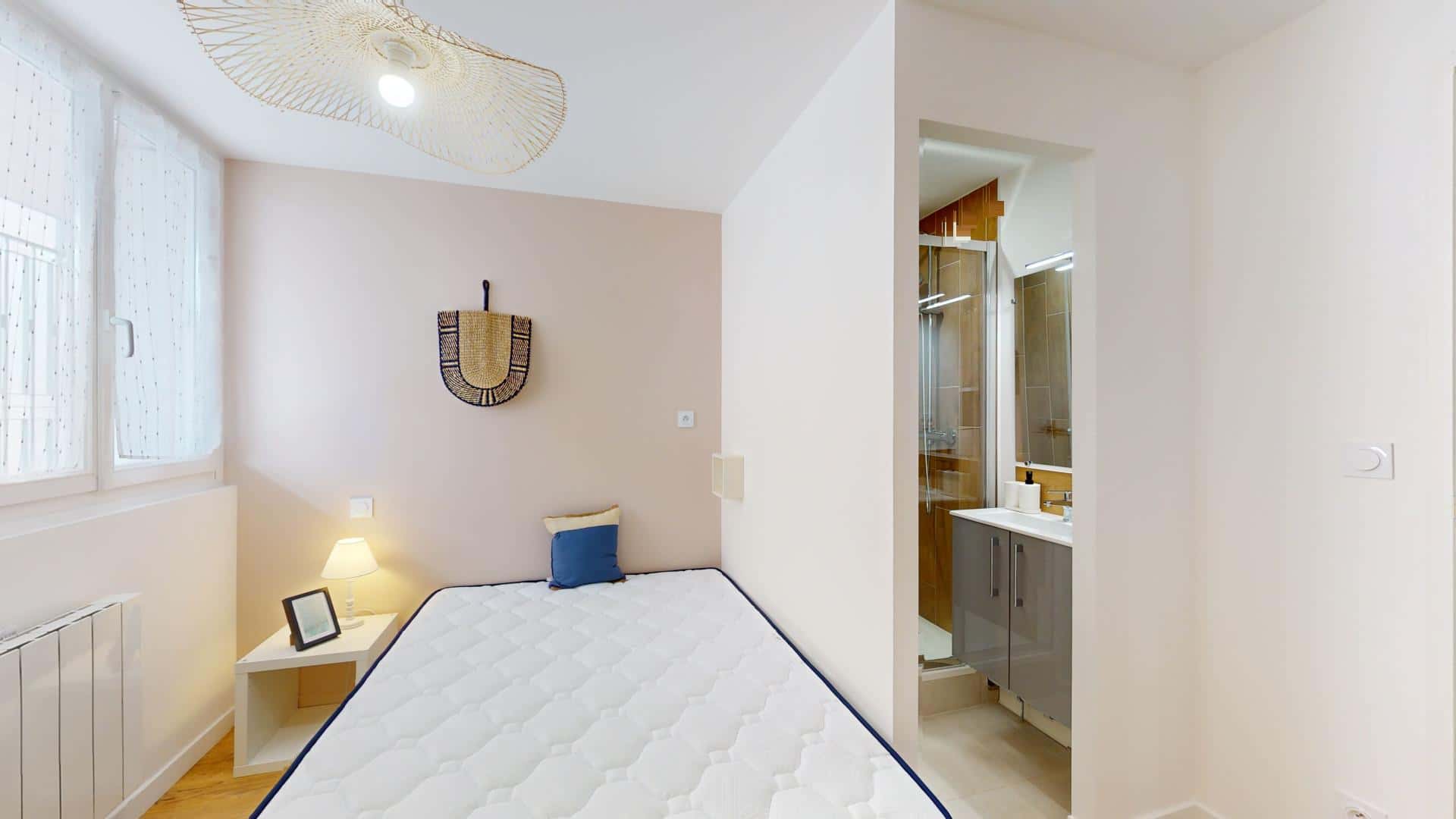 Chambre 3 - LOMBEZ F