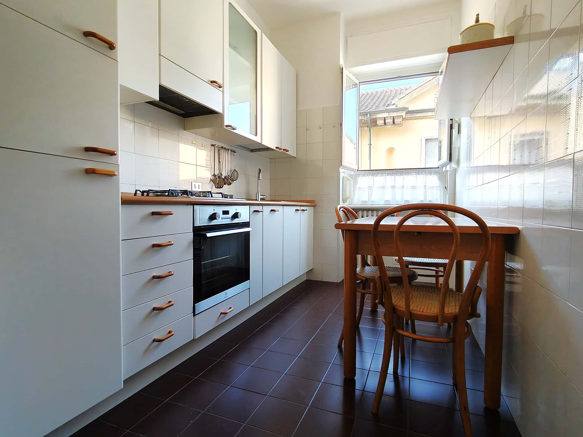 Stanza in Via Roberto Moroni, Sesto San Giovanni di 80 m² con 2 camere